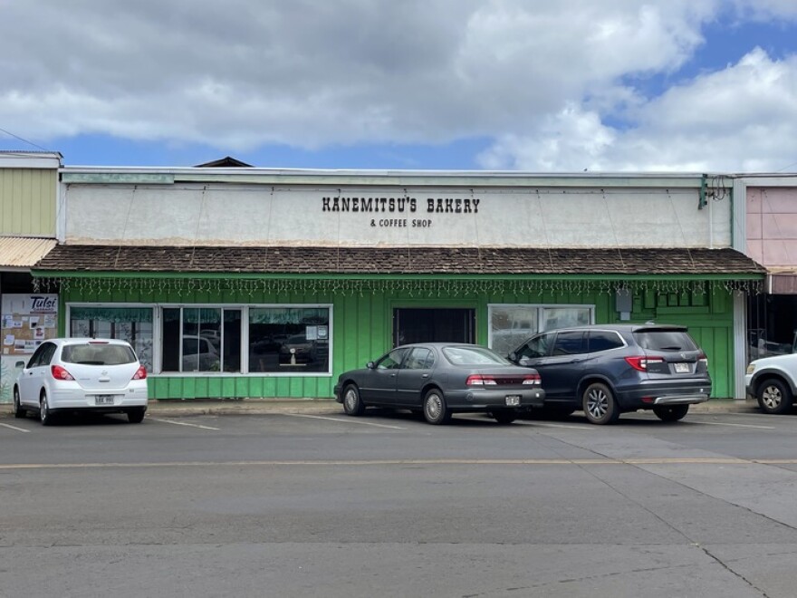 One shopping center on Molokaʻi.