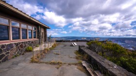 The cracked walkway to the viewing platform outside of the former Jaggar Museum with Halemaʻumaʻu Crater in the background. (Jan. 26, 2024)