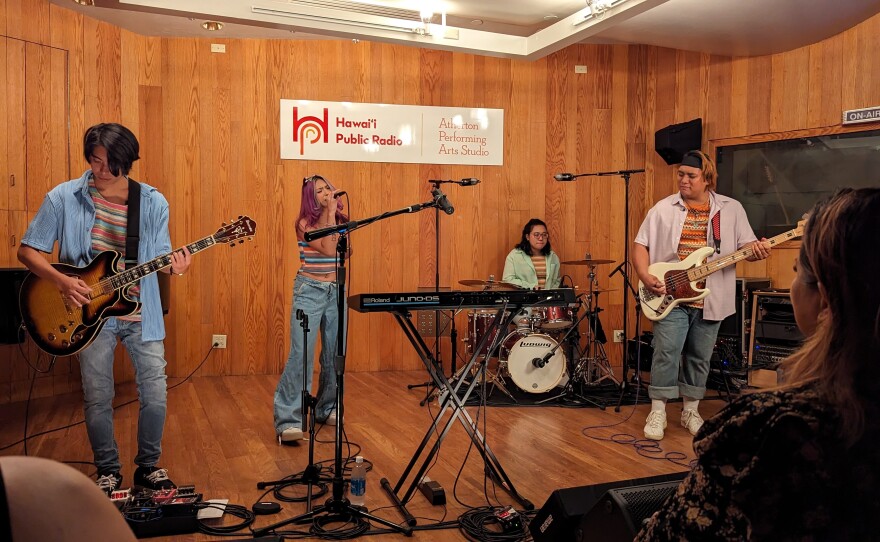 Left to right: Sebastian Longoria (guitar), Kennedy Taylor (vocals), Raene Imamoto (drums) and Timothy Manamtam (bass guitar)in the Atherton Performing Arts Studio.