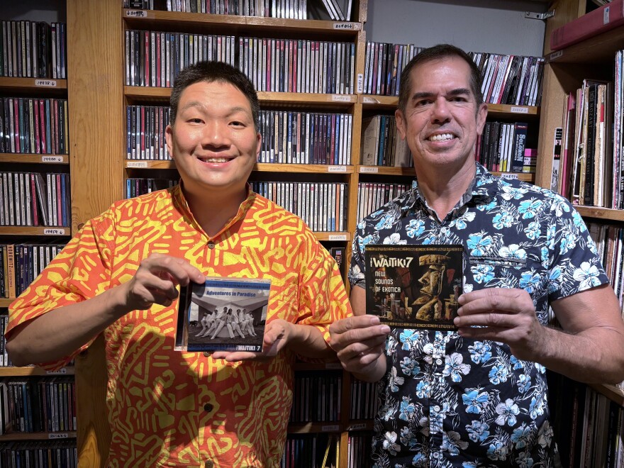 Waitiki 7 co-founder Randy Wong (left) and Evening Concert host Craig DeSilva (right)